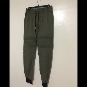 Army green men’s jogger size 32 new without tag